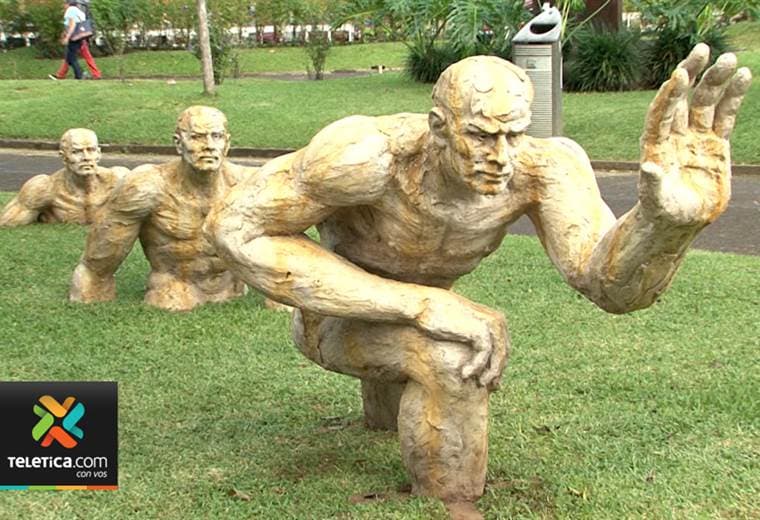 Esculturas gigantes adornan el Parque Nacional en San José