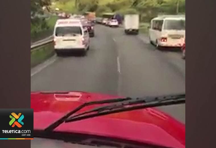 Videos muestran cómo reaccionan los conductores al escuchar la sirena de Bomberos