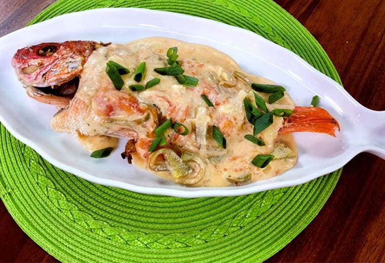 Receta: Pargo frito en salsa de coco