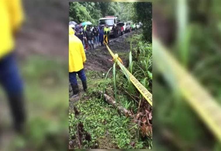 Rescatan cuerpo de conductor de grúa que cayó a guindo en Turrialba