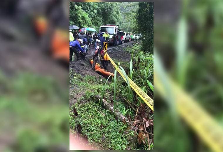 Rescatan cuerpo de conductor de grúa que cayó a guindo en Turrialba
