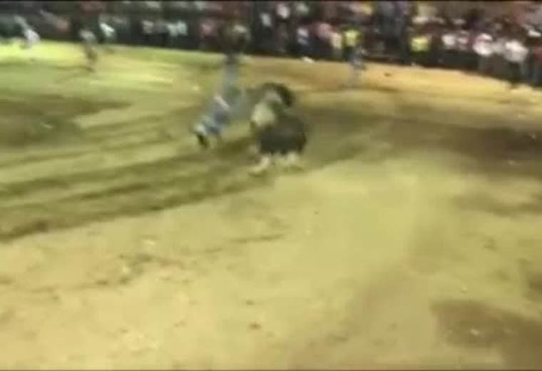 Torero improvisado es corneado en Santa Cruz