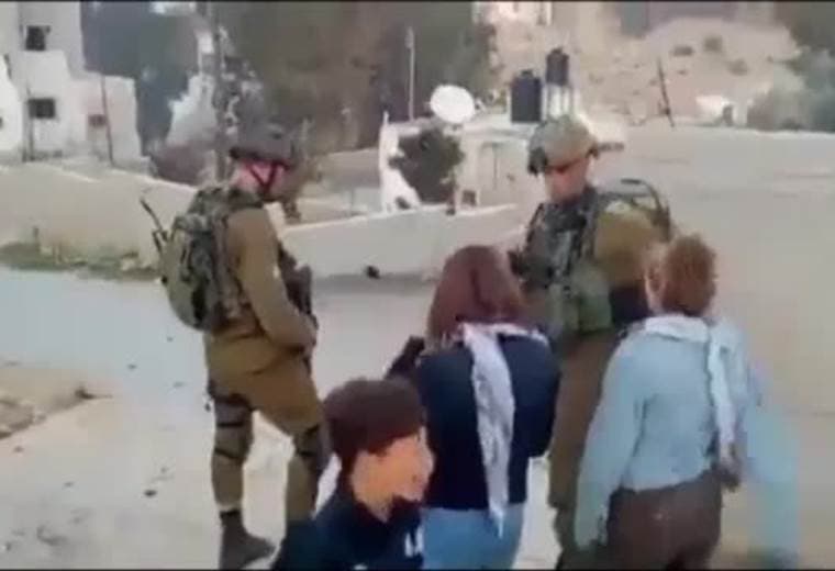 Adolescente de 16 años le pega cachetadas a soldados israelíes y es detenida