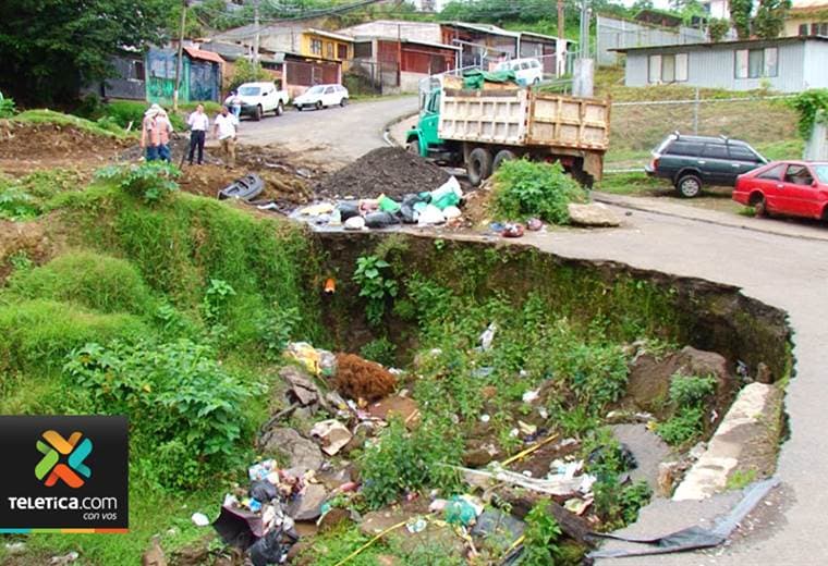 Enorme deslizamiento pone en peligro a los vecinos de Goicoechea