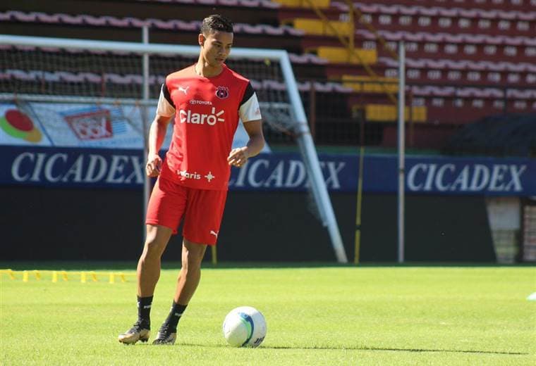 Ariel Lassiter entrenó con Alajuelense a inicios del 2018.|lda.cr