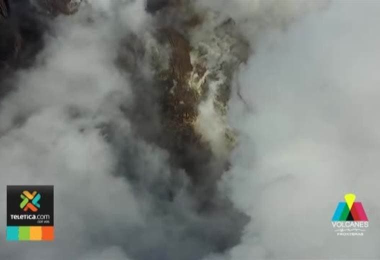 Volcán Turrialba hace una explosión cada 30 o 60 minutos