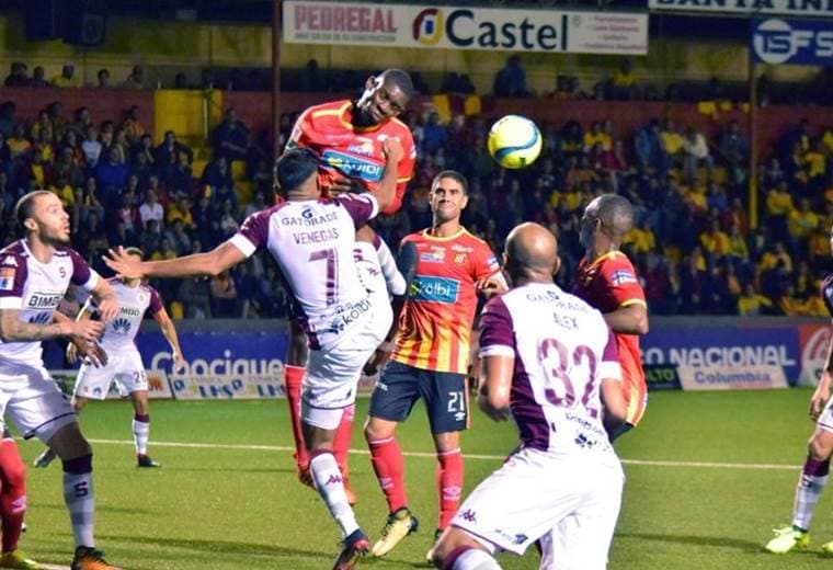 Johan Venegas volvió a ser titular con Saprissa | Facebook Deportivo Saprissa.