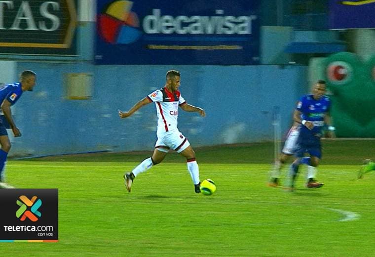 Alex López se alista para su primer partido como titular en Alajuelense