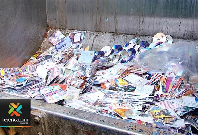 Policía Municipal de San José destruyó 100.000 discos piratas decomisados a vendedores ambulantes