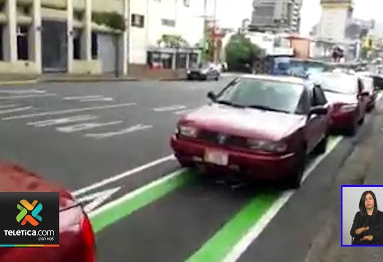 Videos dejan en evidencia el irrespeto de conductores a la nueva ciclovía en San José