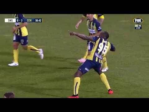 Usain Bolt marca un doblete en su primer partido como titular