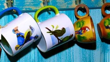 Ahora los llevaremos a un acogedor restaurante cuyo concepto recrea las casas de antaño de las abuelas y justamente está ubicado en uno de los barrios más antiguos de San José. Se trata de: La esquinita de JM. El periodista José Miguel Cruz inauguró hace cinco meses su segundo restaurante, llamado: La Esquinita de JM. El menú tiene muy plasmado el concepto de esa Costa Rica de antaño, pero también hay una línea de platillos gourmet. “La Esquinita de JM” tiene un horario de 6:30 de la mañana a 8 de la noche de domingo a miércoles y hasta las 10 de la noche los jueves, viernes y sábados, por lo que aquí también hay ambiente nocturno. Si se le antoja comida a la leña, ya sabe que existe un lugar en el centro de San José donde la puede encontrar.