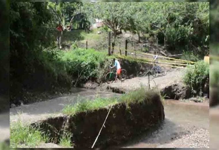Aguaceros arrasaron con algunos puentes y caminos en Guanacaste