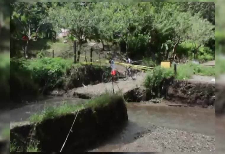 Aguaceros arrasaron con algunos puentes y caminos en Guanacaste
