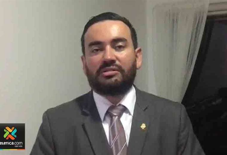 Siete diputados se separan del partido Restauración Nacional