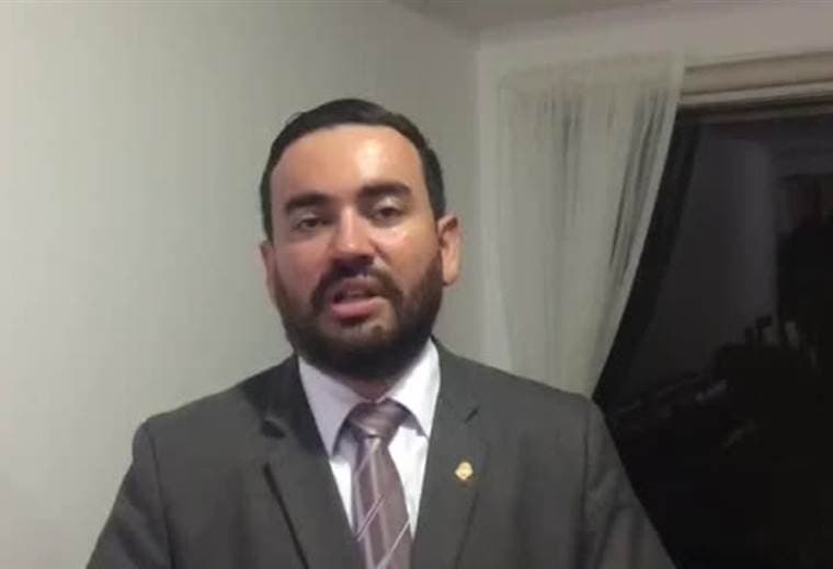 Siete diputados se separan del partido Restauración Nacional