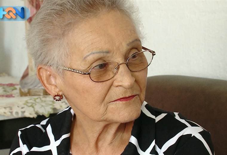 Esta hermosa vecina de Curridabat centro tiene 82 años y es tremenda y enérgica. Acostumbra hacer excursiones por el país con personas de todas las edades, incluso es tan aventurera que hasta salió en el programa “Sábado Gigante” y se ha tomado fotos con actores de Hollywood. En la tercera edad decidió ser más feliz que nunca y por eso contamos su historia.