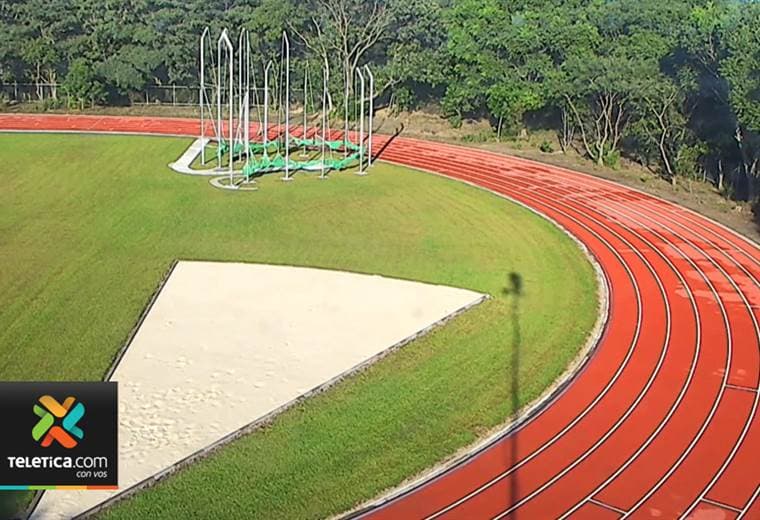 Universidad Nacional inaugura nueva pista de atletismo