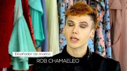 Una nueva agencia de modelaje y una nueva ropa de marca de ropa casual, son los proyectos a cargo del diseñador de modas costarricense Rob Chamaeleo. El diseñador de modas costarricense Rob Chamaeleo se estrena en otra faceta, ahora creó una agencia de modelaje llamada “The Aegency”. The Aegency tiene 65 modelos entre los 14 a los 22 años de edad. Y en abril de este año, Rob lanzó otra línea de ropa, llamada: “The Aegency Brand”, con un concepto fresco y versátil. Rob Chamaeleo tiene 27 años y 13 de ser diseñador de modas.