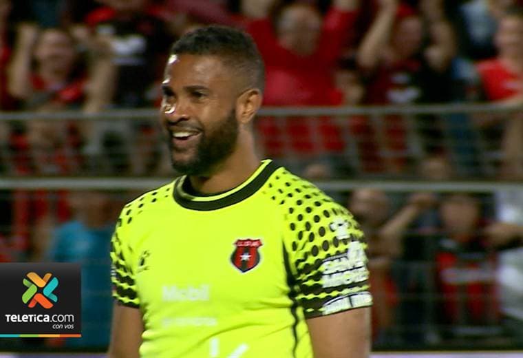 PATRICK PEMBERTON PASÓ DE SER SILBADO A CONVERTIRSE EN EL HÉROE ROJINEGRO