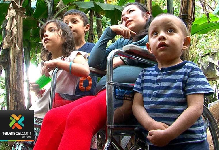 Flor María sobrevivió a brutal agresión de su expareja y ahora lucha para sacar adelante a sus hijos