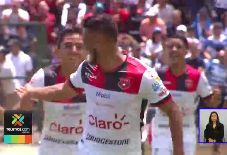 Alajuelense necesita golear para acortar la diferencia de goles con Saprissa