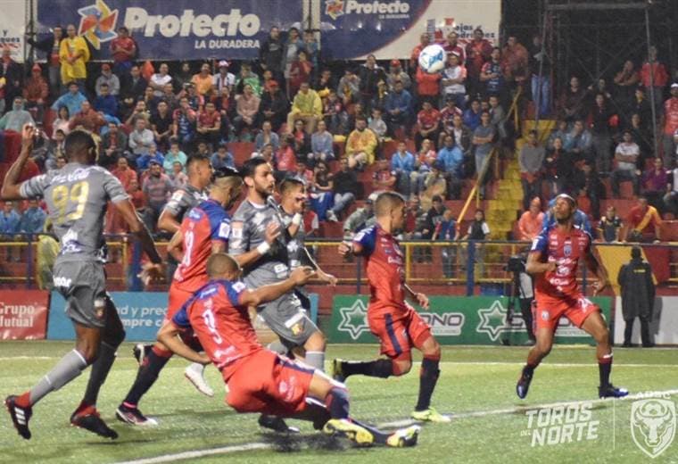 San Carlos y Herediano disputaron un partido vital en la jornada 21 del Apertura 2018.|Prensa San Carlos