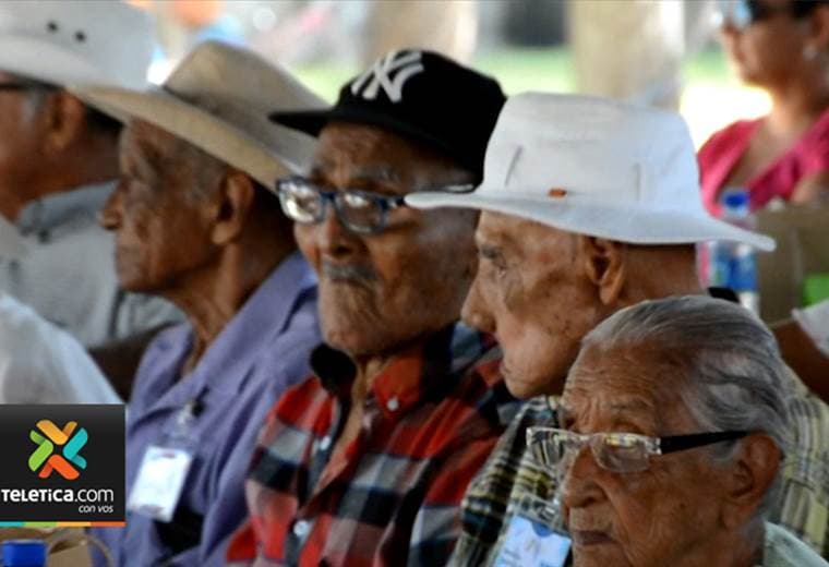 Nicoya realizó homenaje a sus pobladores de más de 100 años