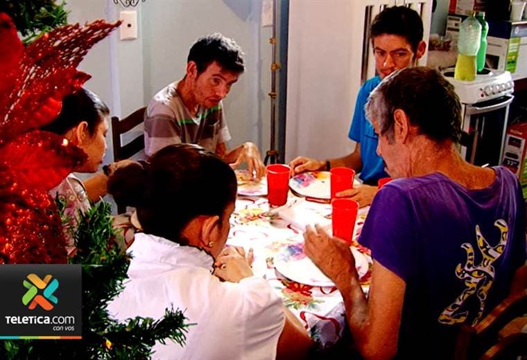 Gracias a su ayuda en Sueños de Navidad un adulto mayor, sus hijos y nietos tienen casa propia