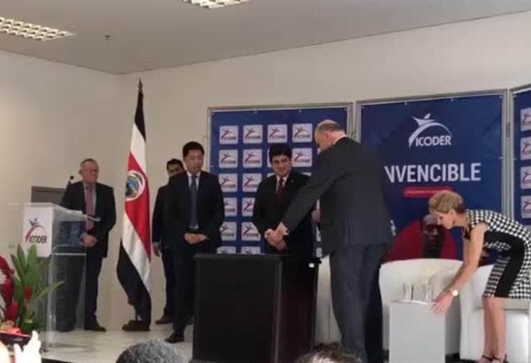 Embajador de China habla sobre inversión al Estadio Nacional