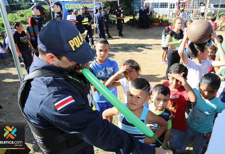 Fuerza Pública celebró la Navidad a niños de bajos recursos en La Tabla de Desamparados