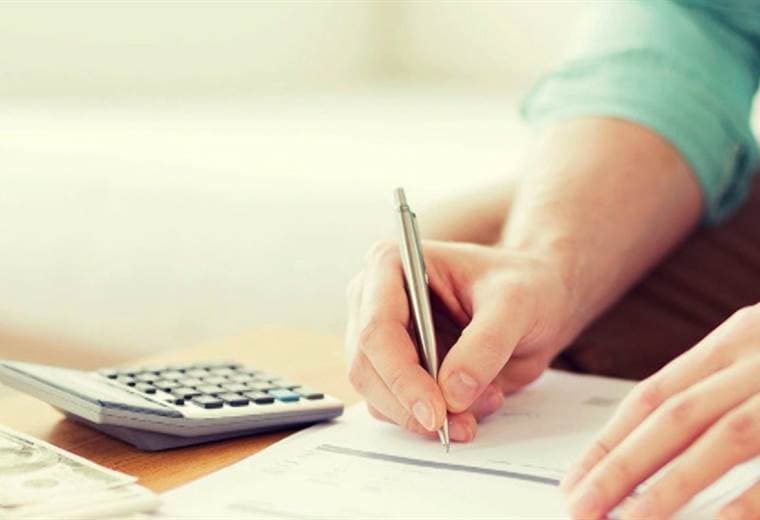 Consejos para salir de esas deudas que tienen su salario comprometido