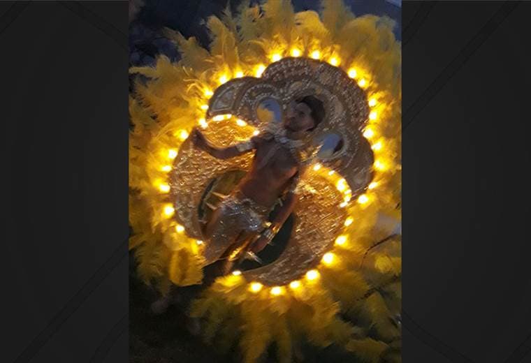 Comparsa Latin Sound logró tener sus trajes luego de perderlos en incendio