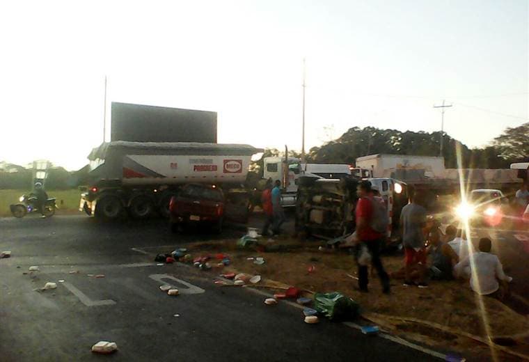 Accidente de tránsito deja 10 personas heridas en Guanacaste