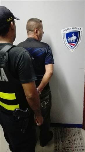 Fuerza Pública de Limón detuvo anoche a dos sujetos por intento de soborno