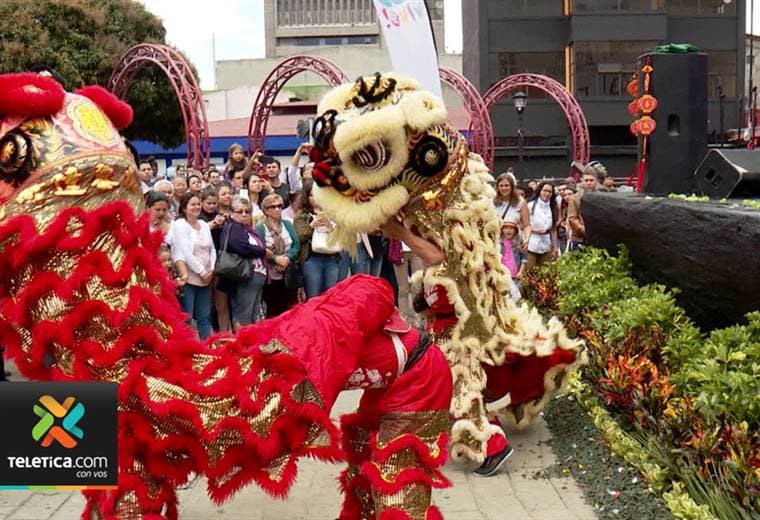 Cientos de personas celebraron la llegada del año nuevo chino en el centro de San José