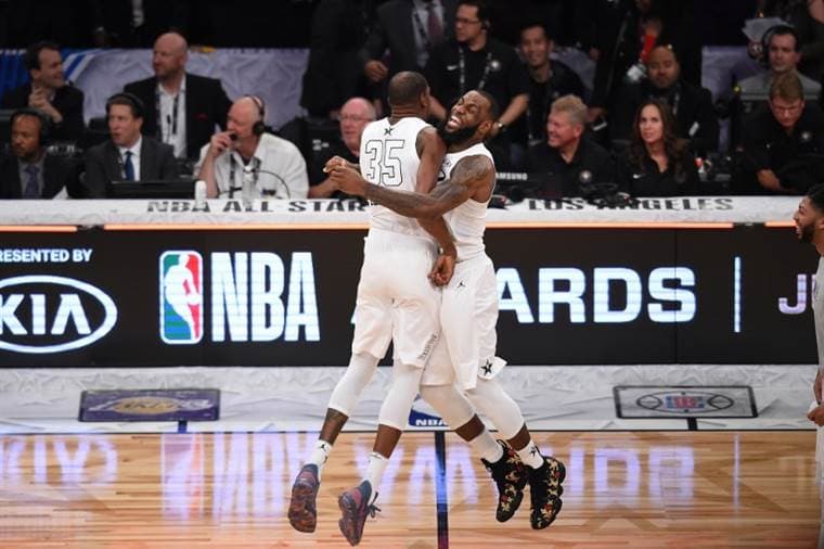 Lebron James y Kevin Durant en el Juego de las Estrellas de la NBA |AFP.