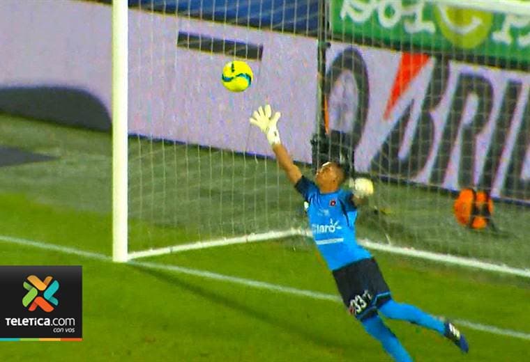 Nicolás Dos Santos defiende a Adonis Pineda luego de la pérdida ante Grecia