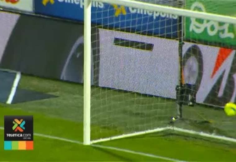 Nicolás Dos Santos defiende a Adonis Pineda luego de la pérdida ante Grecia