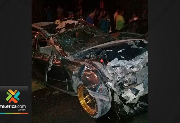 Siete personas heridas tras violenta colisión entre dos vehículos en Puntarenas