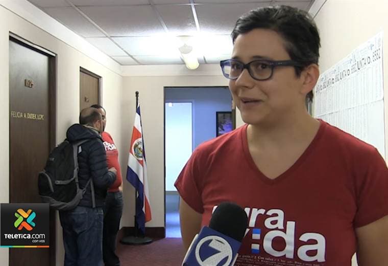 "Voté por la bandera de Costa Rica": Con voz entrecortada tica acudió a votar en Chicago 