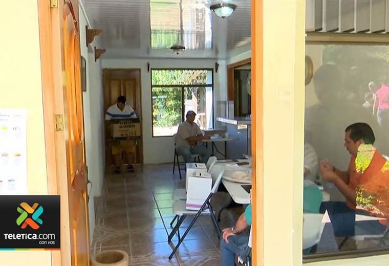 En Arancibia se habilitó un centro de votación en una vivienda