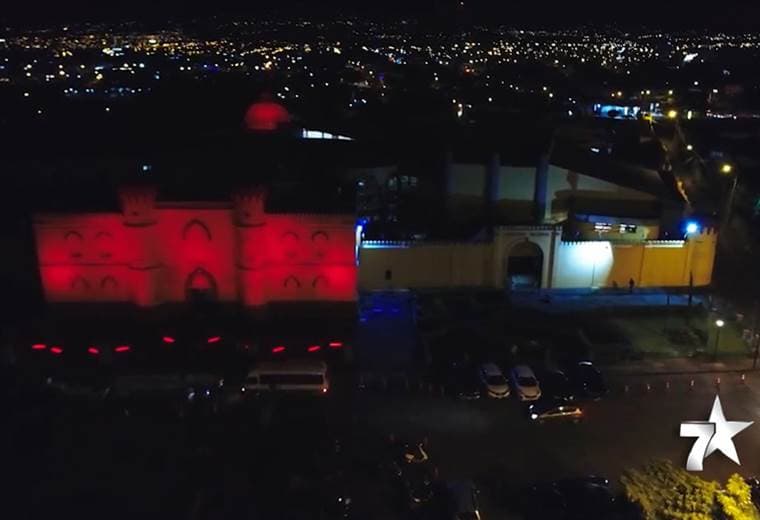 ¿Imagine poder preguntarle algo directamente a John F. Kennedy o a Cristóbal Cólón? Así como en el resto del mundo, nuestro país tiene también figuras históricas que han afectado el curso de nuestra historia. Imagine el poder aprovechar la sabiduría e historias que ellos podrían contarle.