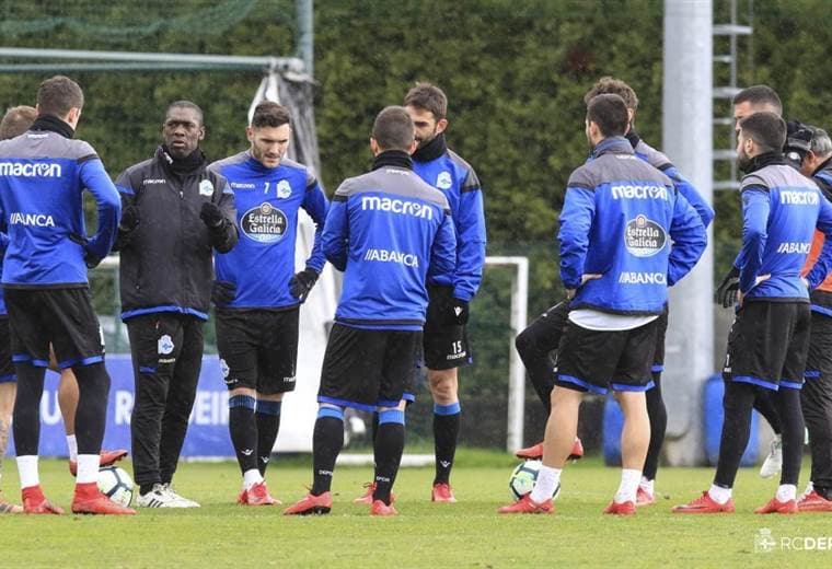 Clarence Seedorf fue nombrado nuevo técnico del Deportivo La Coruña.