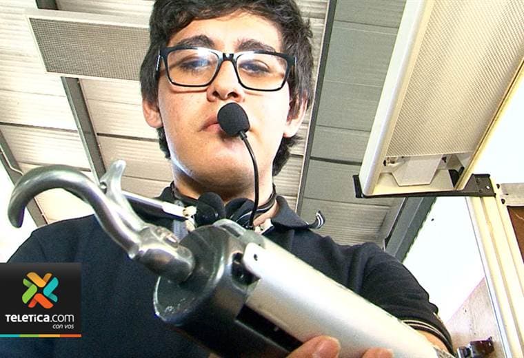 Estudiante que perdió extremidad solucionó su discapacidad elaborando su propia prótesis