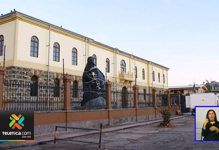 Estudiantes del Liceo de Costa Rica regresan a clases tras suspensión por tragedia de estudiante