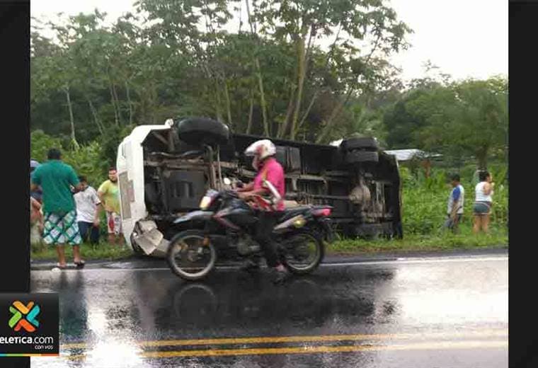Motociclista muere luego de que un vehículo blindado le cayera encima en Guápiles
