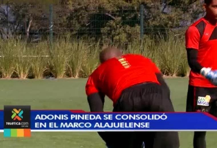 Adonis Pineda se consolida en el arco de Alajuelense