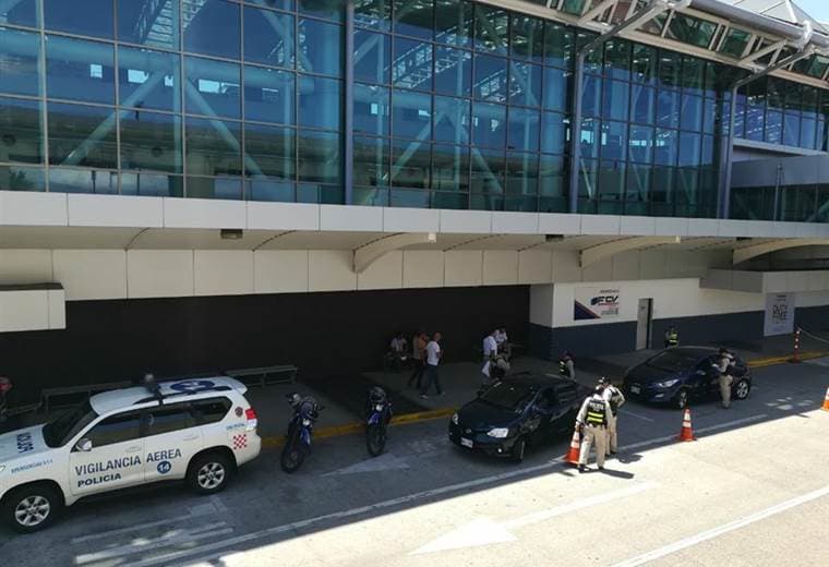 Policía detuvo a español con más de $100.000 en efectivo en el aeropuerto Juan Santamaría