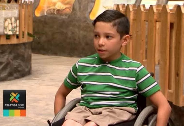 Atleta de 11 años que nació con espina bífida da ejemplo de vida a los jóvenes